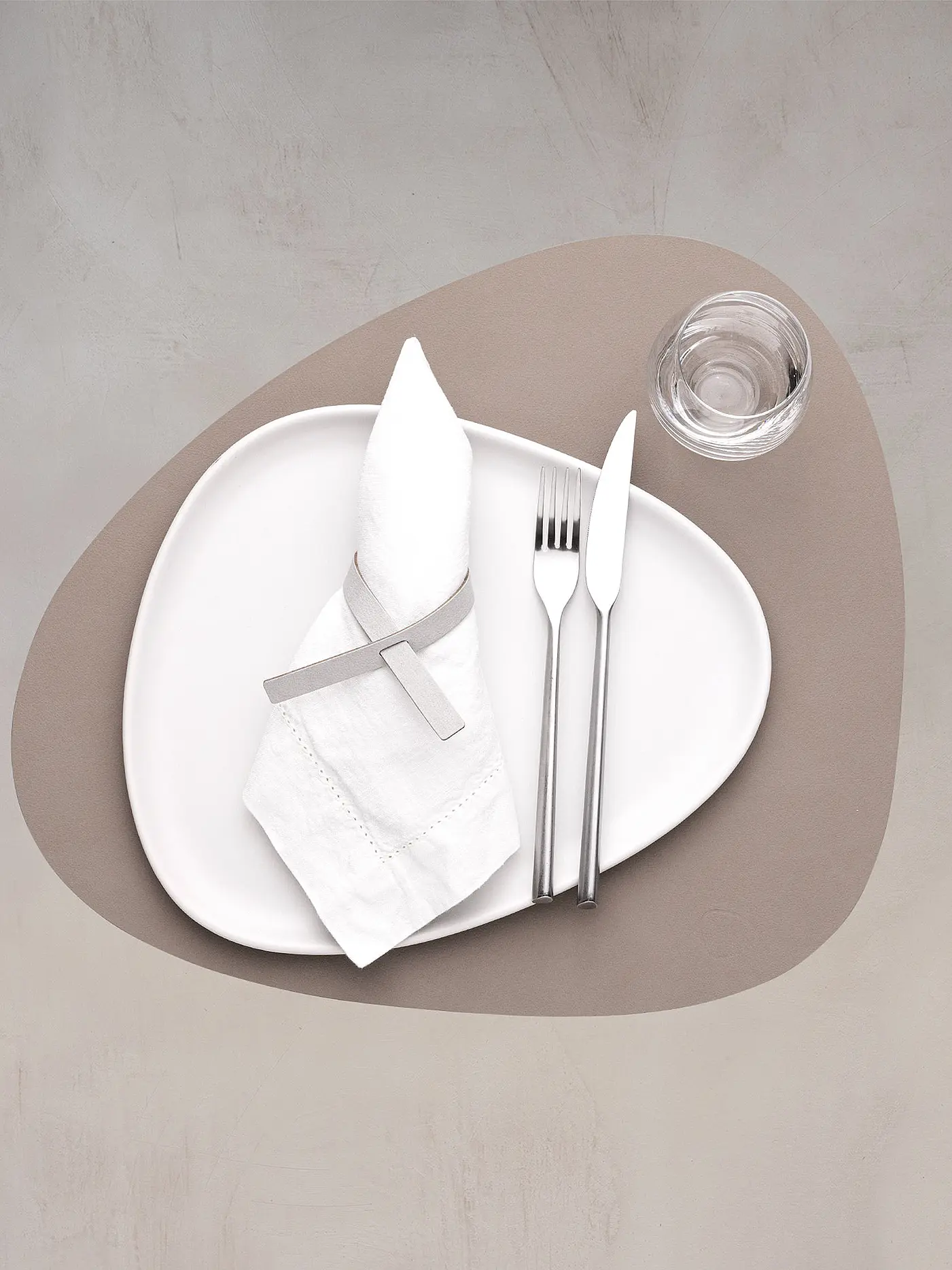 LIND DNA | Leder-Platzset "Nupo" oval 37x44cm | hellbraun